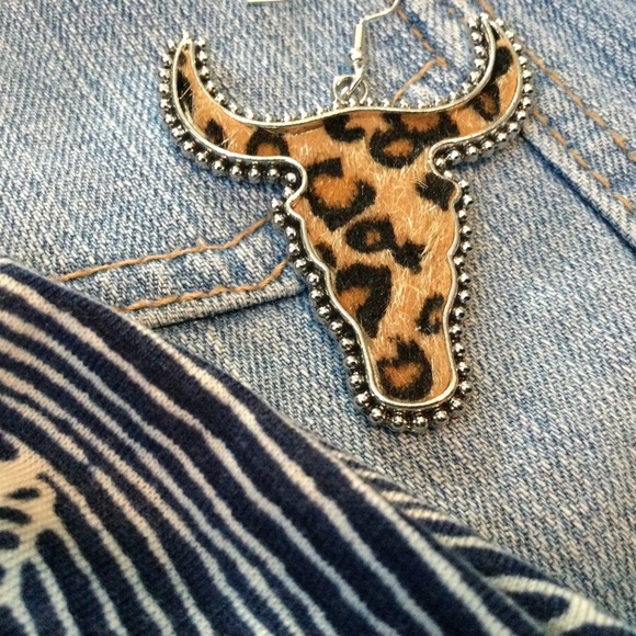 NWT Rodeo Western Textured Steer Cowgirl EARRINGS Leopard - Picture 6 of 8